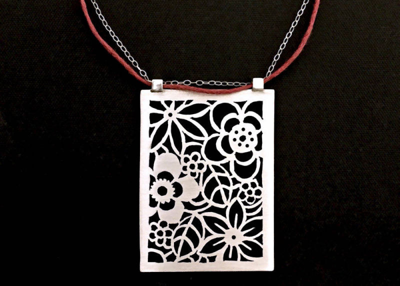 FLORAL CUT PENDANT