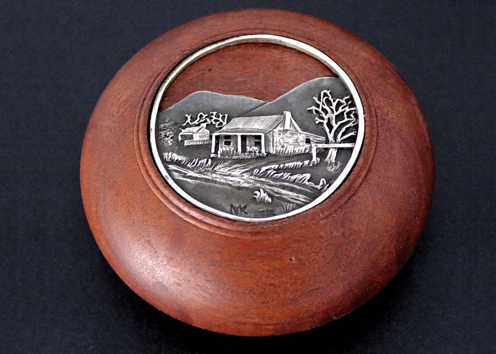 OUTBACK PAPERWEIGHT