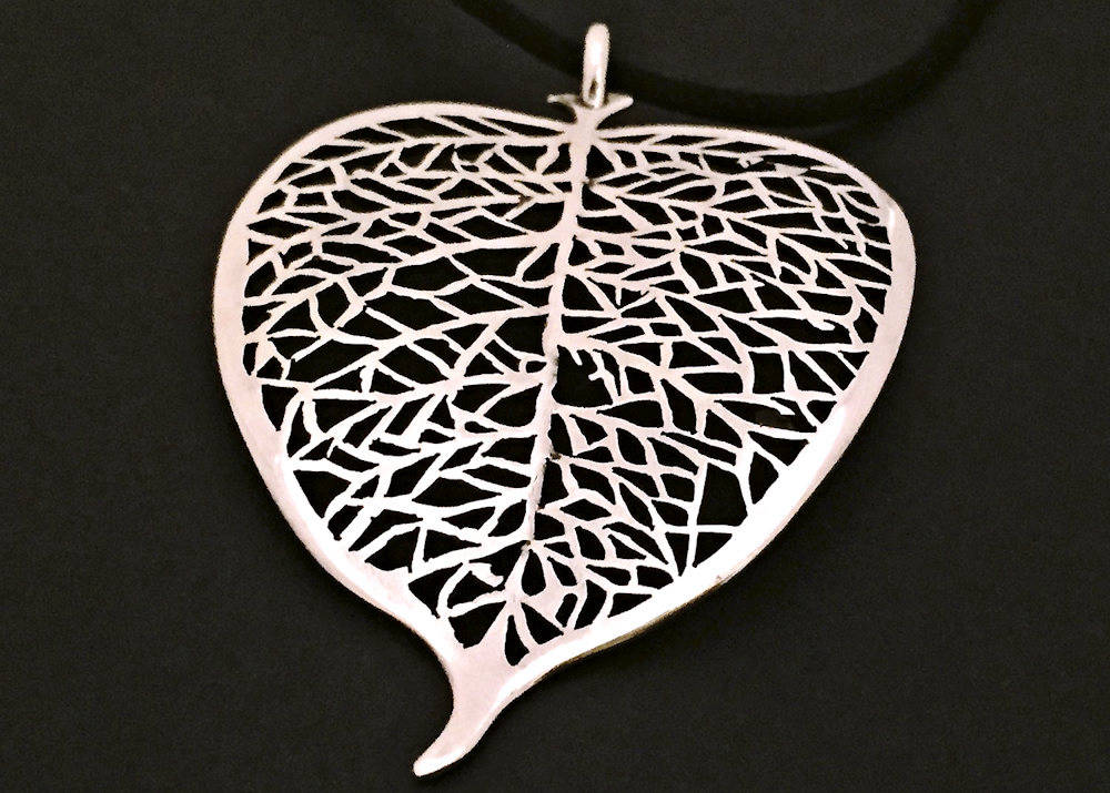 LARGE LEAF PENDANT