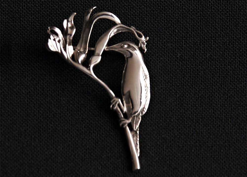 HONEY EATER BROOCH