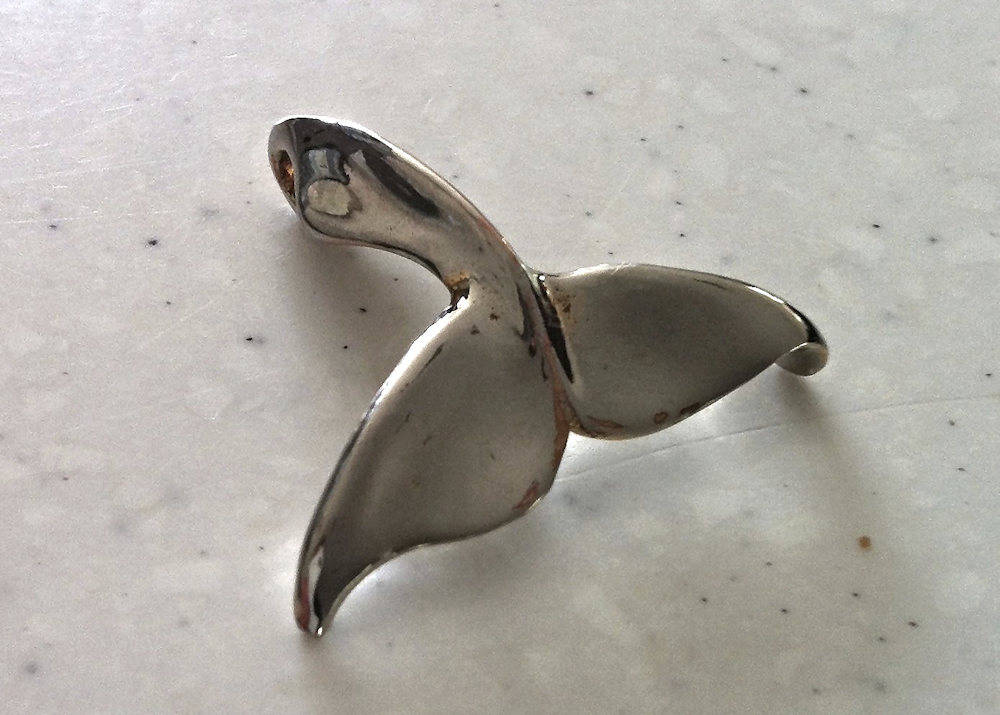 SILVER WHALE TAIL PENDANT